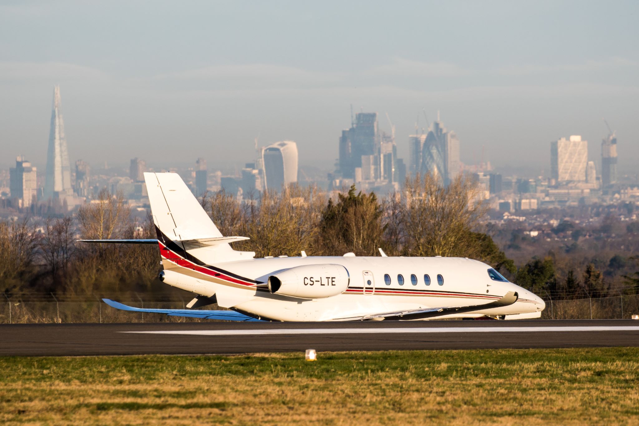 Private Jet Charter London: Your Guide to London’s Private Jet Airports