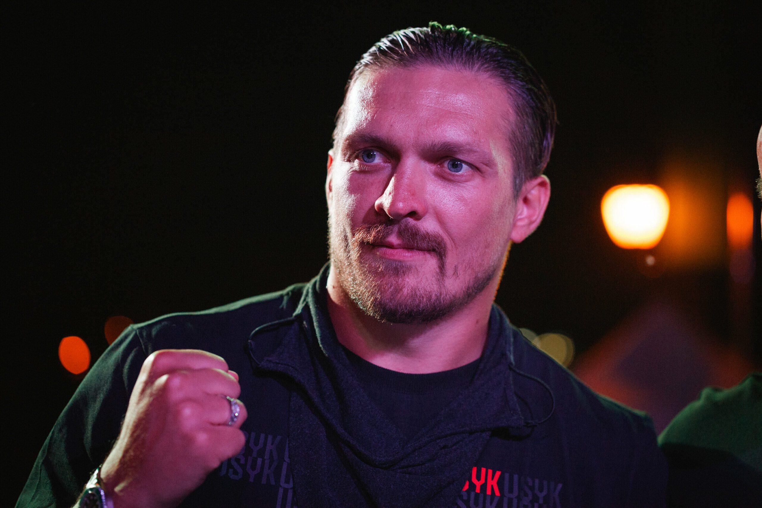 Smart rolls with the punches for Usyk fans!